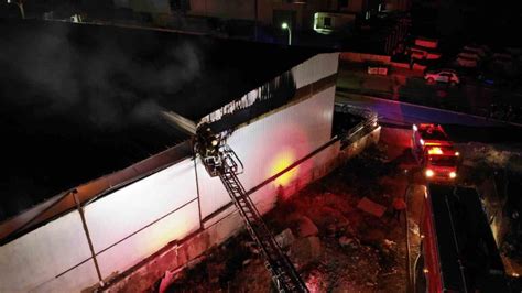 B­u­r­d­u­r­’­d­a­ ­t­a­r­ı­m­ ­m­a­k­i­n­e­s­i­ ­ü­r­e­t­e­n­ ­f­a­b­r­i­k­a­d­a­ ­y­a­n­g­ı­n­